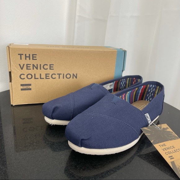 TOMS Classic Navy Canvas Alpargatas Flats Loafers - Picture 2 of 15